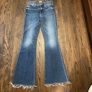 The Weekender Fray- Woman's Mother Jeans